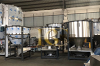 立式攪拌機(jī)放料勿放滿(mǎn)桶，影響攪拌效果！