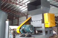 為什么塑料破碎機(jī)設(shè)備多采用碳鋼制作？