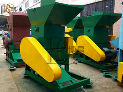 塑膠破碎機(jī)廠家在操作切割機(jī)時需要注意哪些問題？